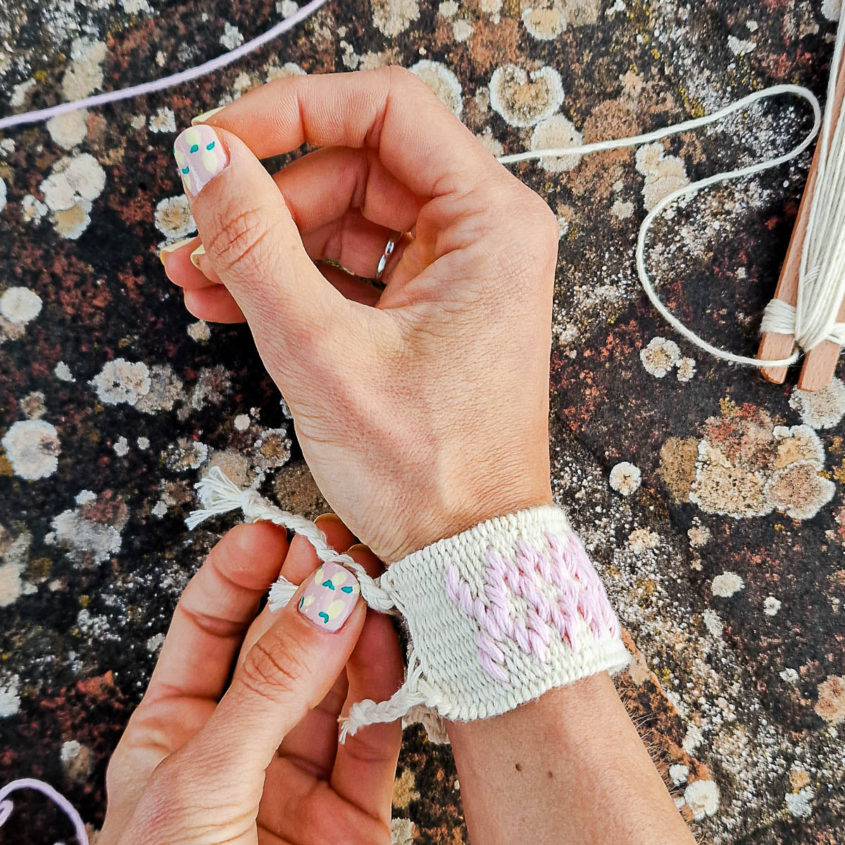 Multi-use Straps Weaving Kit - Supplies and Small WAK loom with Pattern x Tunkiwellness