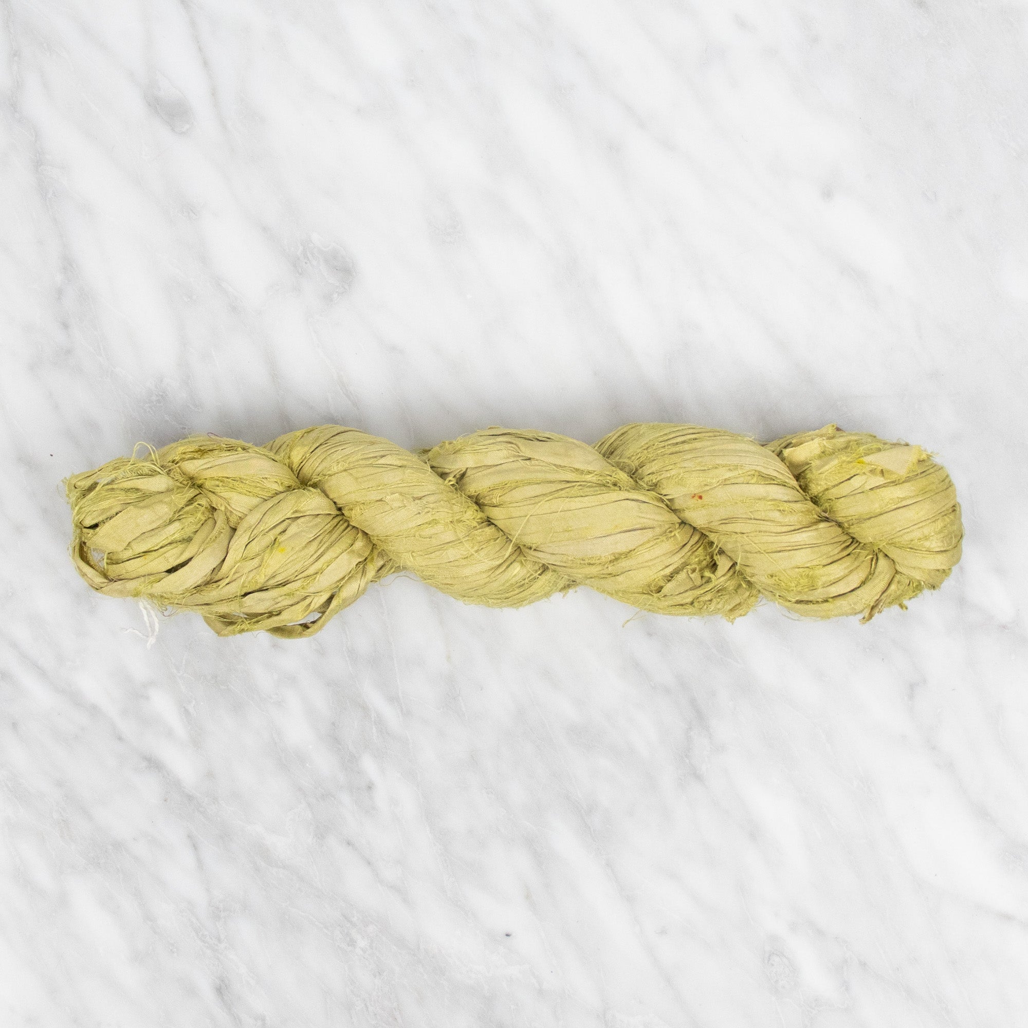 Recyceltes Sari-Seidenband – Getrocknetes Moos