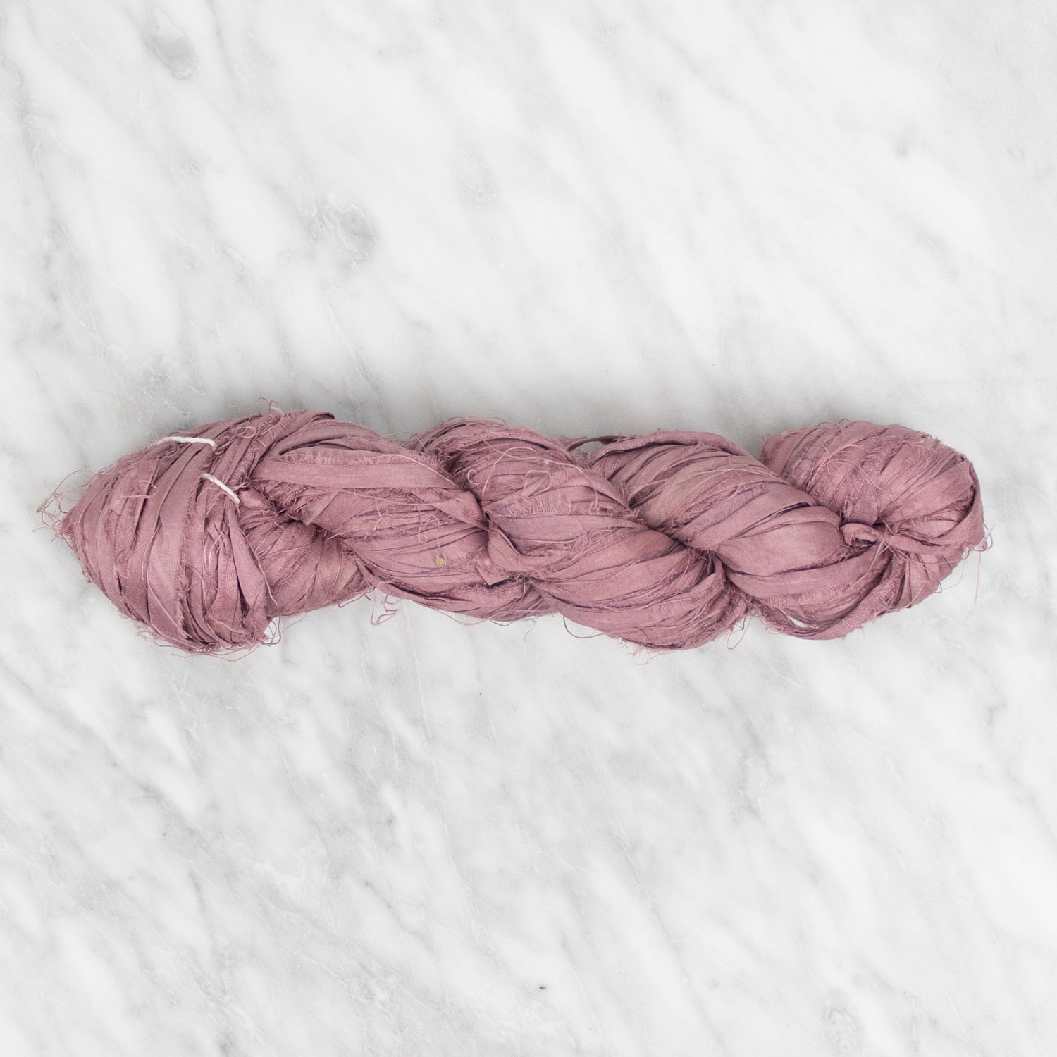 Recyceltes Sari-Seidenband – Weißdornrose