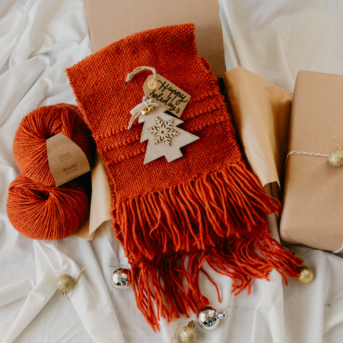 Fluffy & Icicle 2 Scarves Weaving Kit - Supplies and 1x Medium loom with Patterns