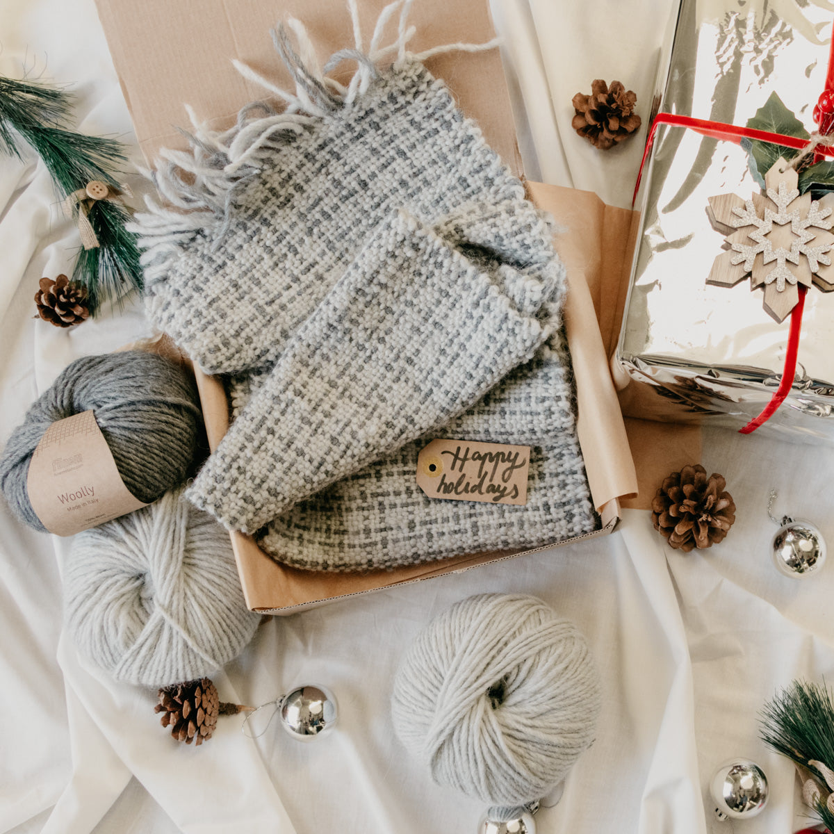 Fluffy & Icicle 2 Scarves Weaving Kit - Supplies and 1x Medium loom with Patterns