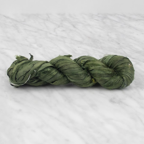 Recyceltes Sari-Seidenband – Gartengrün