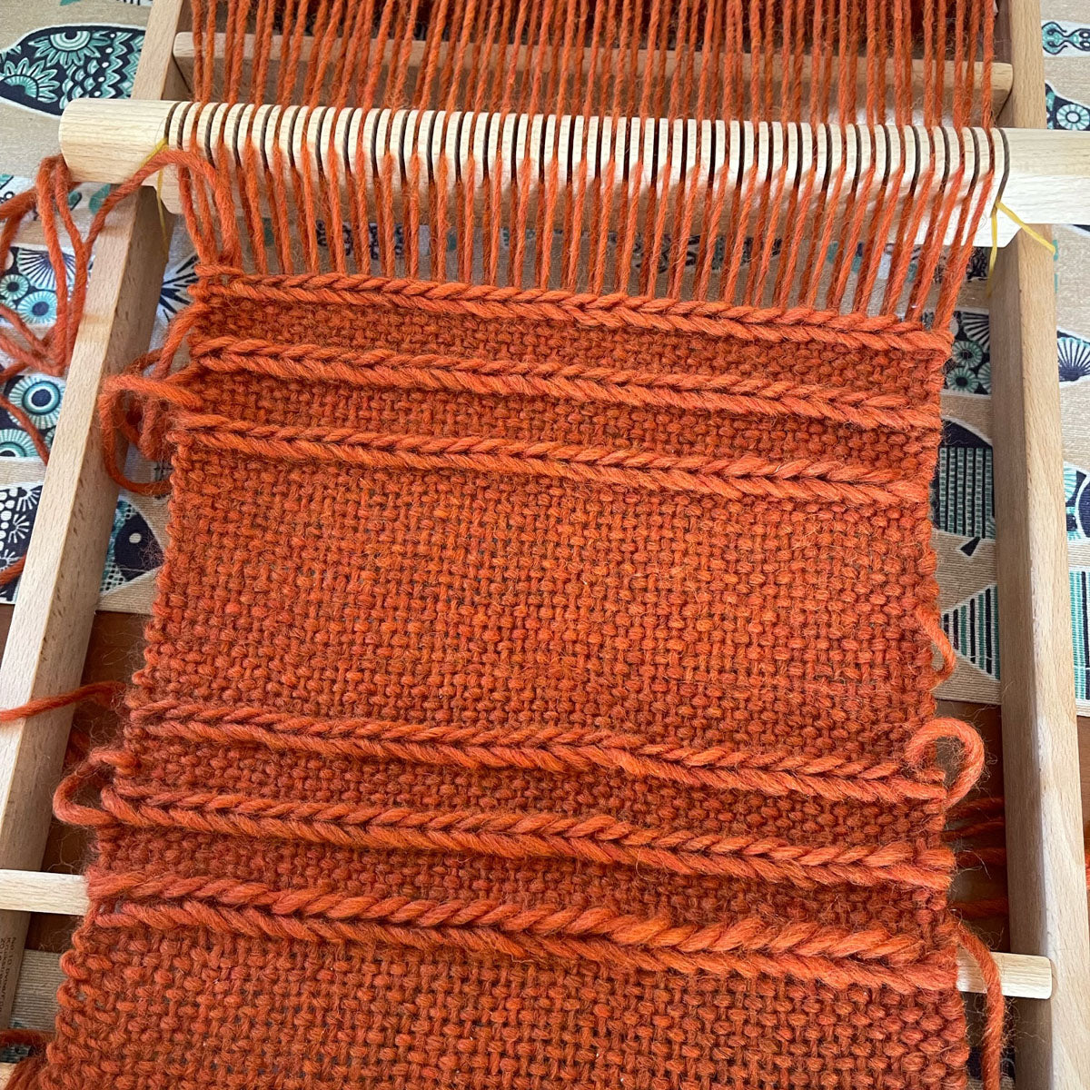 Fluffy & Icicle 2 Scarves Weaving Kit - Supplies and 1x Medium loom with Patterns